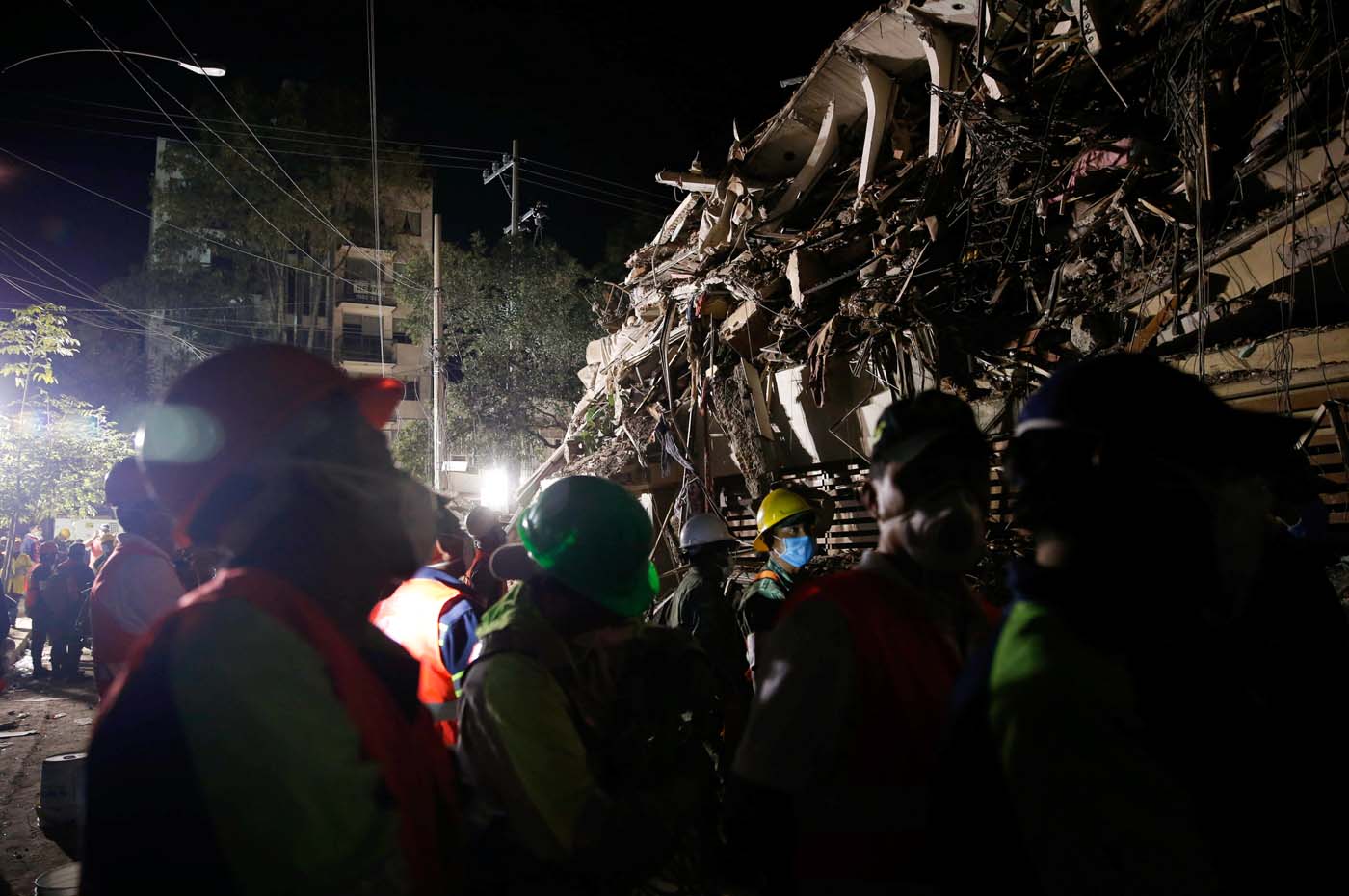 Rescuers work at the site of a collapsed building after an earthquake in Mexico City, Mexico September 20, 2017. REUTERS/Henry Romero