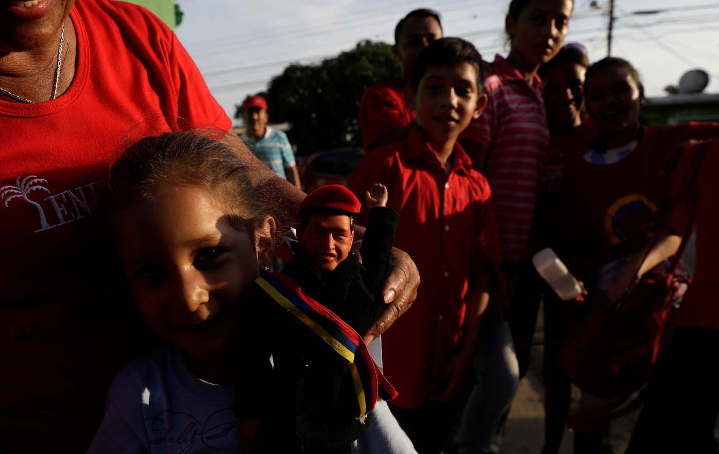 A supporter of the ruling Socialist Party's candidate for Barinas state Argenis Chavez, holds a doll of his brother, the late President of Venezuela Hugo Chavez, during a campaign event on the outskirts of Barinas, Venezuela, October 2, 2017. Picture taken on October 2, 2017. REUTERS/Ricardo Moraes