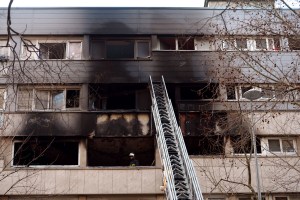 Cinco muertos en el incendio de un edificio cerca de París (Fotos)