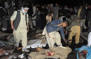 Dos atentados suicidas dejan 81 muertos en Pakistán (Imágenes fuertes)