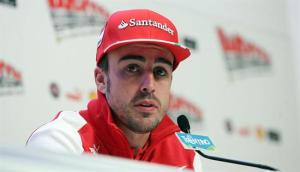 Alonso seguirá buscando títulos con Ferrari