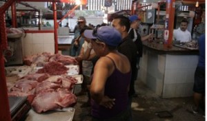 Mercado municipal en Anzoátegui inició el año con alza en precios de carne y pollo