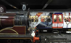 Locomotora a vapor recorre subterráneo de Londres