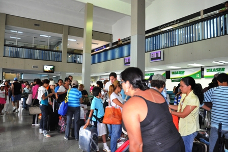Turistas varados por dos días en el aeropuerto Santiago Mariño