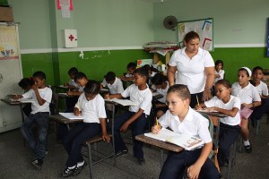 Más de un millón de estudiantes regresan a clases en Zulia
