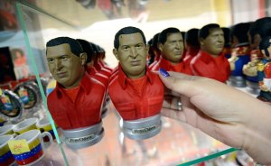 El País: El mito de Chávez llena su vacío