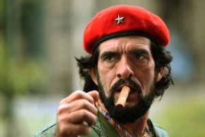 El Che “tapa amarilla” apareció también en Miraflores