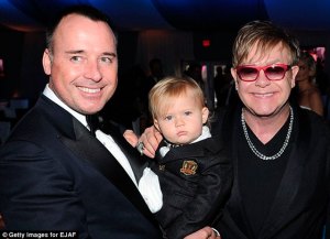 Elton John “entusiasmado” por el nacimiento de su segundo hijo