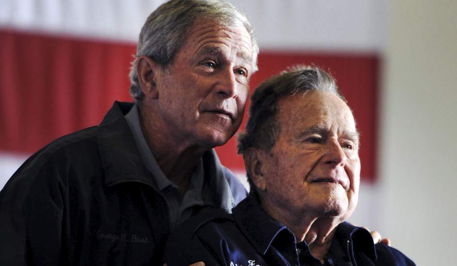 George Bush padre saltará en paracaídas por su 90 cumpleaños