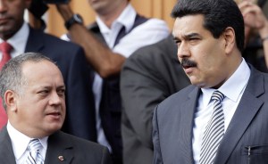 Mientras Maduro fustiga a Aveledo, Diosdado asegura que viene y va todos los días de Cuba