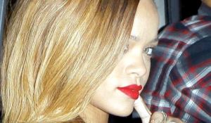 Mas fotos de Rihanna en la fiesta transparentosa