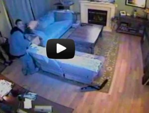 Grabaron a delincuentes robando su casa y subieron el video a Youtube