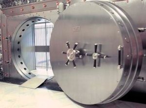 Desvalijan bóvedas de seguridad en banco de Alemania a través de un túnel de 30 metros