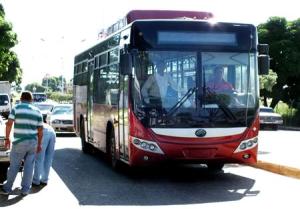 Choferes se declaran en asamblea por competencia desleal de buses chinos