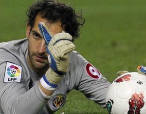 Diego López no quiere “serrucharle el puesto” a Casillas