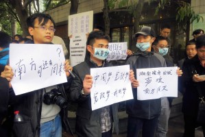 Gobierno chino dice que seguirá controlando los medios y prohibió protestas