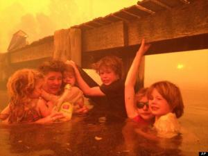 Así salvó un abuelo a sus 5 nietos de un terrorífico “tornado de fuego”
