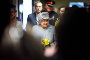 Isabel II celebra en privado sus 61 años en el trono