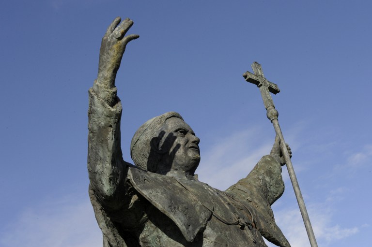 La escultura de Benedicto XVI en España (Fotos)