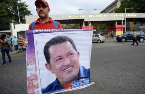 El Potro Álvarez, Winston, Susej y Omar Enrique celebran el retorno de Chávez