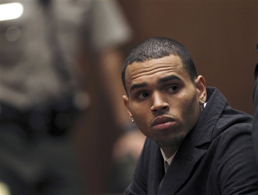 Chris Brown choca su auto al huir de los paparazzi