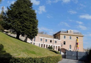 La futura residencia de Benedicto XVI, un oasis de paz en las alturas de Roma (Fotos y Video)