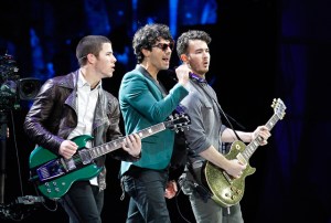 Jonas Brothers enloqueció al público adolescente en Viña (Fotos)