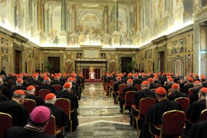Cardenales comienzan el largo proceso de escoger Papa