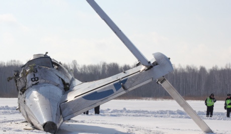 Tres muertos en aterrizaje de emergencia de un Antonov en Ucrania (Foto)