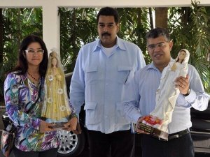 Maduro, Cilia y Jaua llevan a Chávez vírgenes del Valle y Betania (FOTO)