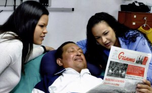 Chávez respira a través de cánula traqueal que le impide el habla (Fotos + Video)