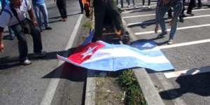Detenidas 3 personas por quemar una bandera de Cuba en Puerto Ayacucho