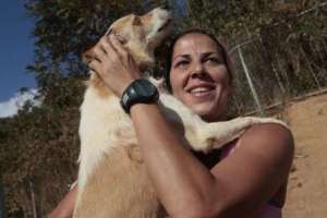 Ella rescató a 166 perros callejeros de Caracas (Fotos + Awwe)