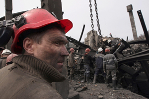 Ascienden a 18 los muertos a causa de la explosión en una mina de carbón rusa