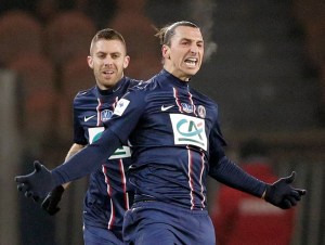 Doblete de “Ibra” colocó al París Saint-Germain en los cuartos de final del torneo francés