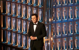 Críticos atacan a los Óscar por su show aburrido y sus chistes incorrectos