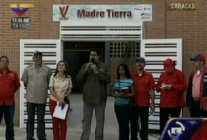 Maduro: No podemos tener en 2013 ni una sola familia viviendo en refugios