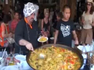 Bangkok se rinde a la paella española (Video)
