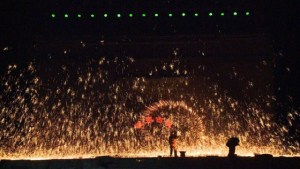 Extraño y peligroso festival de luces en China (Video)