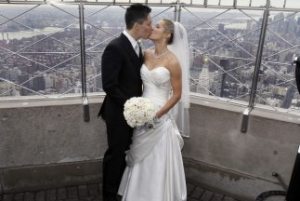 Las bodas del Empire State por San Valentín tuvieron sabor latino