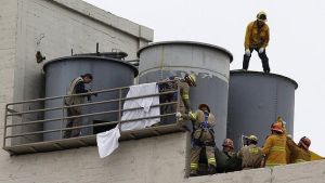 Descubren cadáver en el tanque de un hotel (Fotos)