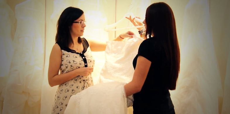 Carla Angola nos muestra cuál sería su vestido de novia (Video)