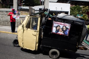 Este “carrito” espera que salga Chávez (Foto + WTF)