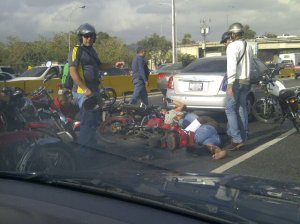 Reportan choque de 4 motorizados en la Francisco Fajardo