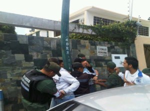 CNP condena agresión a periodistas durante protesta de jóvenes en embajada de Cuba