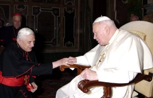 La última foto de Juan Pablo II y Benedicto XVI