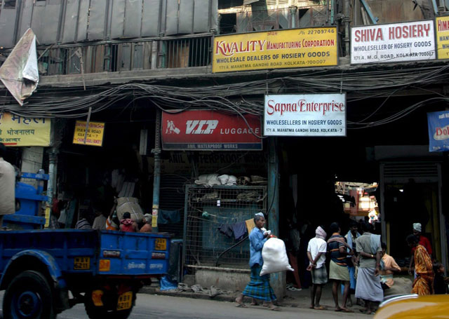Mueren 19 personas tras incendio en mercado de Calcuta