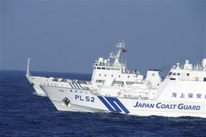 Un navío chino apunta contra un barco japonés con un radar de guía de disparos