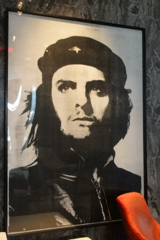 Este cuadro del “Che” estaba en un lujoso hotel de Miami Beach (Foto)