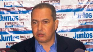 Richard Blanco: La juramentación del Presidente debe ser pública y presenciada por los medios